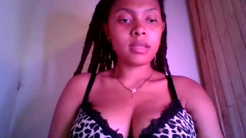 ckamilla45 online show from October 2025 01:06:02 PM