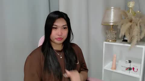 Snapshot of claire_wntr chatting on May 2026 05:03:02 AM CLAIRE online show from May 2026 05:03:02 AM