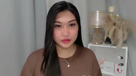 Snapshot of claire_wntr chatting on May 2026 04:23:02 PM CLAIRE online show from May 2026 04:23:02 PM
