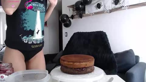 clairevarhol online show from October 2025 04:52:01 PM