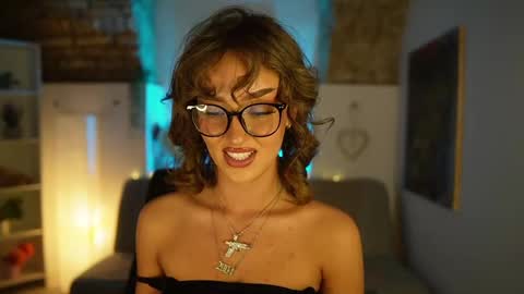 Clara smile online show from February 2025 08:10:01 PM