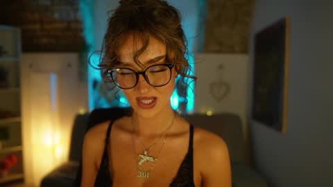 Clara smile online show from February 2025 11:12:01 PM