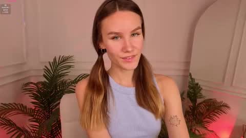 Snapshot of clare_ff chatting on October 2025 01:43:02 PM Claire online show from October 2025 01:43:02 PM