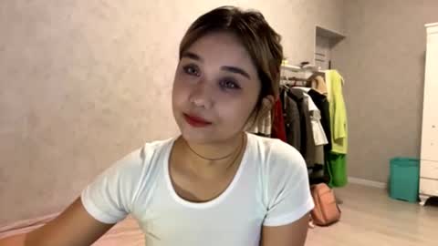 Snapshot of clary_cloud chatting on October 2025 06:09:01 PM Lara online show from October 2025 06:09:01 PM