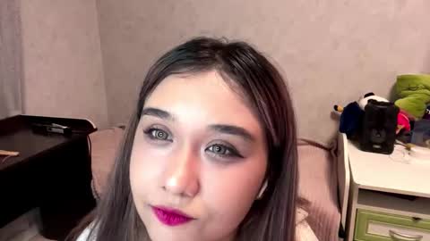 Snapshot of clary_cloud chatting on November 2025 06:08:01 PM Lara online show from November 2025 06:08:01 PM