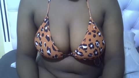 Snapshot of classy_zoey chatting on October 2025 01:17:02 AM classy_zoey online show from October 2025 01:17:02 AM