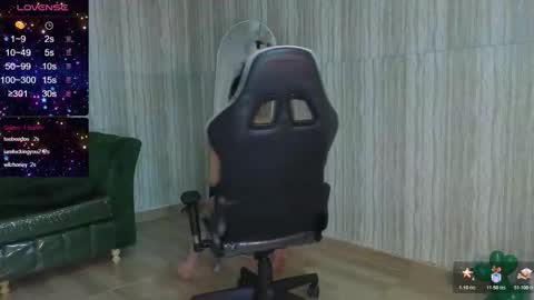 Snapshot of clementine_t chatting on November 2025 12:52:02 AM Clementine online show from November 2025 12:52:02 AM