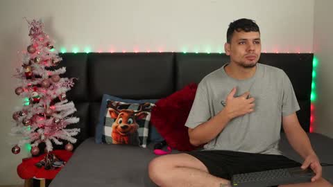 Snapshot of cleoanubis_ chatting on December 2024 05:29:02 AM Girl Juliana and Federico online show from December 2024 05:29:02 AM