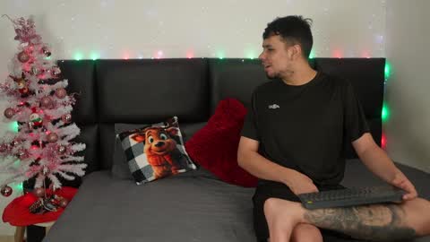 Snapshot of cleoanubis_ chatting on January 2025 03:56:01 AM Girl Juliana and Federico online show from January 2025 03:56:01 AM