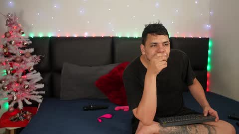 Snapshot of cleoanubis_ chatting on January 2025 05:35:02 AM Girl Juliana and Federico online show from January 2025 05:35:02 AM