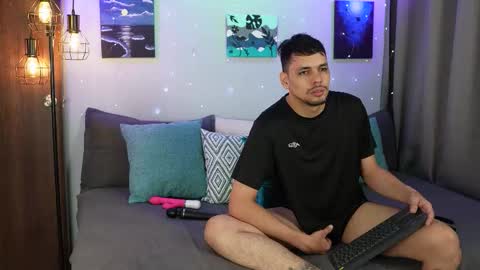 Snapshot of cleoanubis_ chatting on October 2025 04:43:01 AM Girl Juliana and Federico online show from October 2025 04:43:01 AM