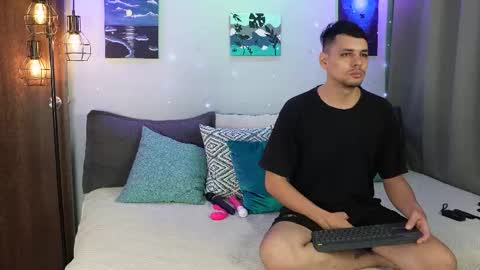 Snapshot of cleoanubis_ chatting on October 2025 07:03:02 AM Girl Juliana and Federico online show from October 2025 07:03:02 AM