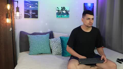 Snapshot of cleoanubis_ chatting on October 2025 07:01:01 AM Girl Juliana and Federico online show from October 2025 07:01:01 AM