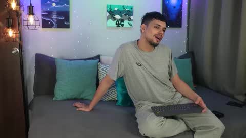 Snapshot of cleoanubis_ chatting on November 2025 03:38:01 AM Girl Juliana and Federico online show from November 2025 03:38:01 AM