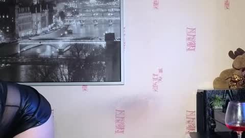 Snapshot of clever_sexy chatting on December 2025 08:04:02 PM Clever Sexy online show from December 2025 08:04:02 PM