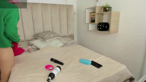 clhoe_johnson_ online show from September 2025 11:32:02 AM