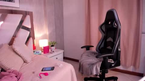 clhoe_johnson_ online show from October 2025 02:40:02 AM