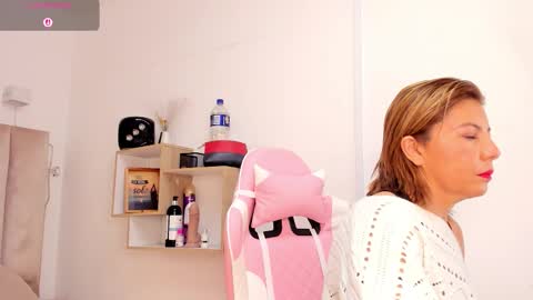 clhoe_johnson_ online show from October 2025 11:51:02 AM