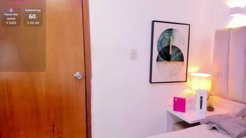 clhoe_johnson_ online show from November 2025 12:55:01 PM