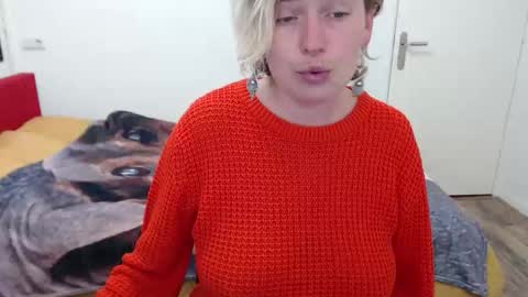 Snapshot of clittytastic chatting on November 2025 08:03:01 AM Syl online show from November 2025 08:03:01 AM