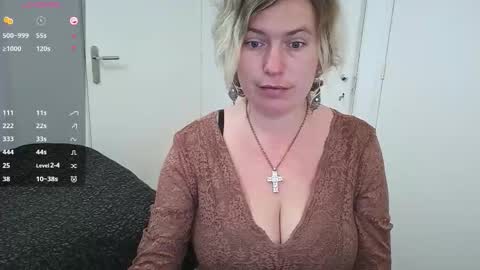 Snapshot of clittytastic chatting on December 2025 08:41:02 AM Syl online show from December 2025 08:41:02 AM