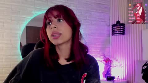 Snapshot of cloe__hills chatting on December 2024 06:43:01 PM Cloe online show from December 2024 06:43:01 PM