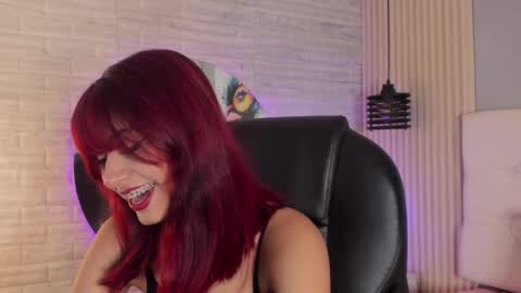 Snapshot of cloe__hills chatting on December 2024 12:23:01 PM Cloe online show from December 2024 12:23:01 PM