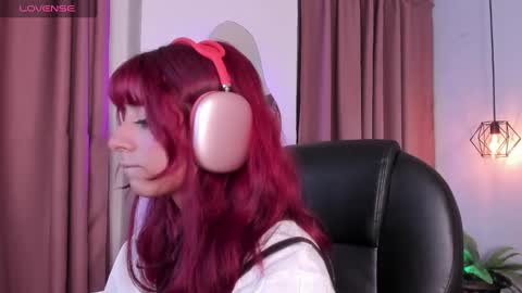 Snapshot of cloe__hills chatting on March 2025 12:00:01 PM Cloe online show from March 2025 12:00:01 PM