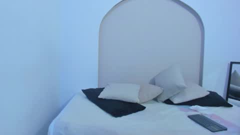 Cloe  online show from December 2024 12:51:02 AM