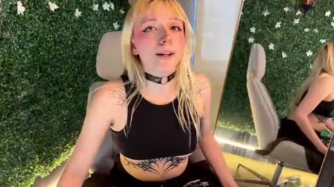  CLOE  online show from September 2025 06:42:01 PM