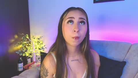 cloe_martinezz_ online show from April 2026 05:41:02 PM