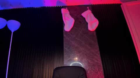 Cloe online show from December 2025 04:48:02 PM