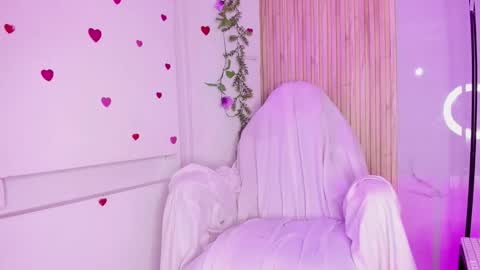 Cloe online show from December 2025 06:23:01 PM