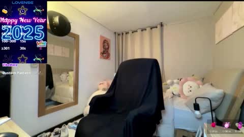 cloe small online show from November 2025 02:31:02 AM