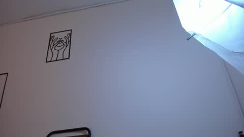 Snapshot of cloehonney chatting on January 2025 01:47:01 AM cloe online show from January 2025 01:47:01 AM