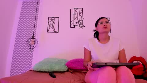 Snapshot of cloehonney chatting on October 2025 08:36:02 PM cloe online show from October 2025 08:36:02 PM