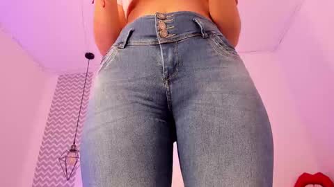 Snapshot of cloehonney chatting on October 2025 08:46:02 PM cloe online show from October 2025 08:46:02 PM