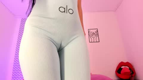 Snapshot of cloehonney chatting on November 2025 08:19:02 PM cloe online show from November 2025 08:19:02 PM