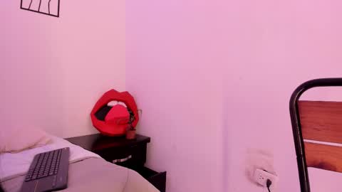 Snapshot of cloehonney chatting on November 2025 08:42:01 PM cloe online show from November 2025 08:42:01 PM