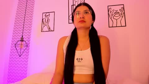 Snapshot of cloehonney chatting on November 2025 09:03:01 PM cloe online show from November 2025 09:03:01 PM