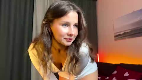 Jenny online show from October 2025 05:22:02 PM