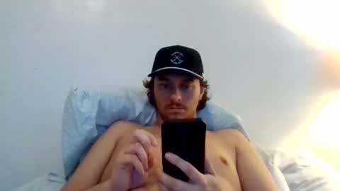 Snapshot of cloudyydayzz chatting on February 2026 10:18:01 PM tallhungandcloudy online show from February 2026 10:18:01 PM