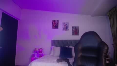 Snapshot of clown_face chatting on December 2024 06:26:02 AM emely dolce online show from December 2024 06:26:02 AM