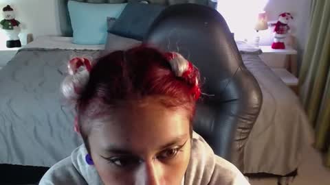 Snapshot of clown_face chatting on December 2024 01:29:02 AM emely dolce online show from December 2024 01:29:02 AM