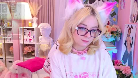 Snapshot of coconut_mia chatting on December 2024 09:00:01 PM Mia online show from December 2024 09:00:01 PM