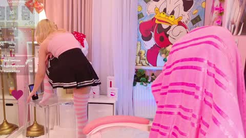 Snapshot of coconut_mia chatting on December 2024 12:24:01 AM Mia online show from December 2024 12:24:01 AM