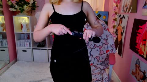 Snapshot of coconut_mia chatting on January 2025 09:01:02 PM Mia online show from January 2025 09:01:02 PM