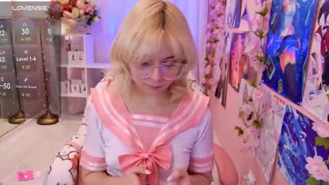 Mia online show from September 2025 03:04:01 PM