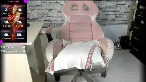 laurita online show from July 2026 02:33:01 PM
