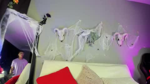 colstorw_ online show from October 2025 10:33:02 AM